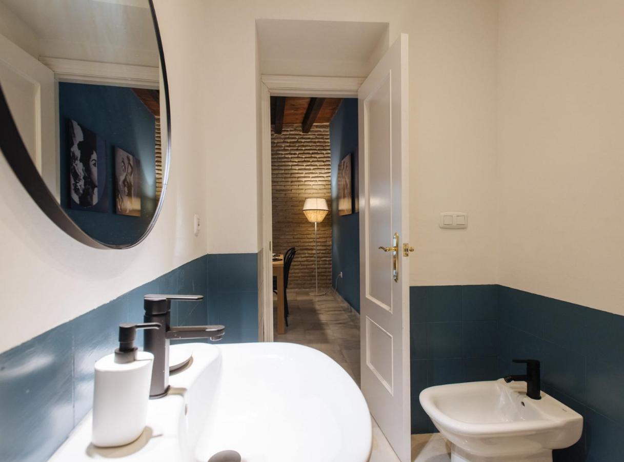 Suites Triana Sevilla Apartments Exterior photo